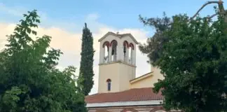 Απέραντη θλίψη το απόγευμα στο τελευταίο «αντίο» στον 14χρονο Κωνσταντίνο Χολέβα