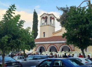 Απέραντη θλίψη το απόγευμα στο τελευταίο «αντίο» στον 14χρονο Κωνσταντίνο Χολέβα