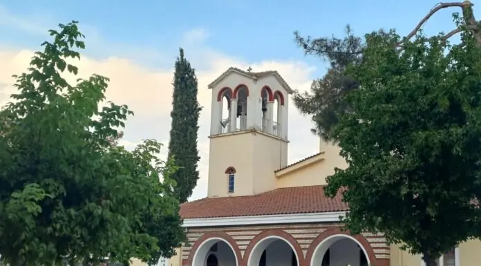 Απέραντη θλίψη το απόγευμα στο τελευταίο «αντίο» στον 14χρονο Κωνσταντίνο Χολέβα