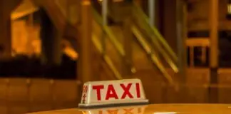 Άγριος τσακωμός: Οδηγός ταξί «πέταξε» έξω από το όχημα 59χρονο κληρικό
