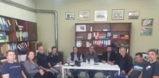 Αυτοψίες σε καλλιεργητικές περιοχές της Λάρισας για την παραμόρφωση καρπών και τις ξερές βέργες (φώτο)