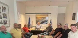 Ο Χρήστος Καπετάνος στη Λάρισα με τους κτηνοτρόφους που έχασαν τα ζώα τους από τον Daniel