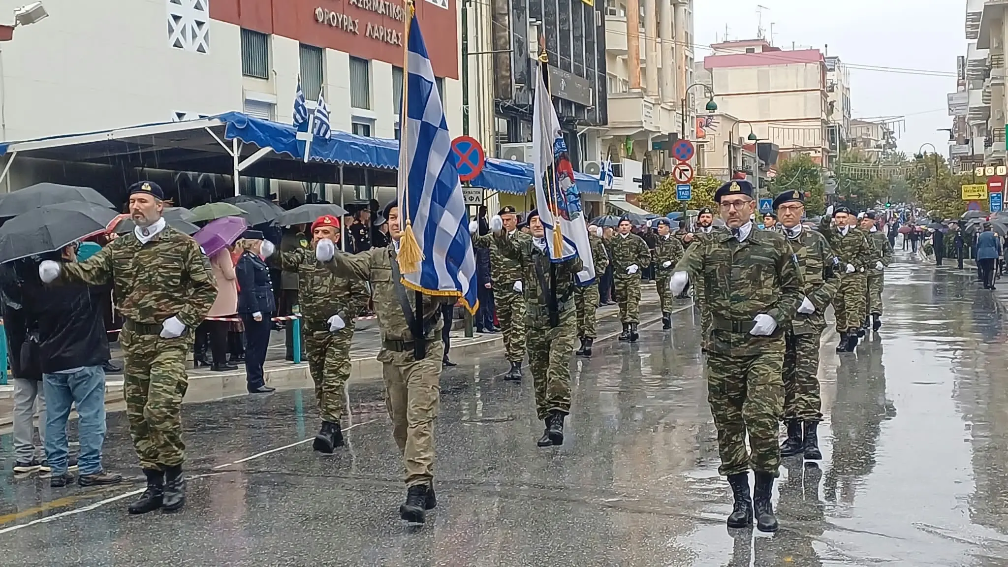 Μεγαλειώδης η μαθητική και στρατιωτική παρέλαση της Λάρισας για την 28η Οκτβρίου (φωτογραφίες και βίντεο)!