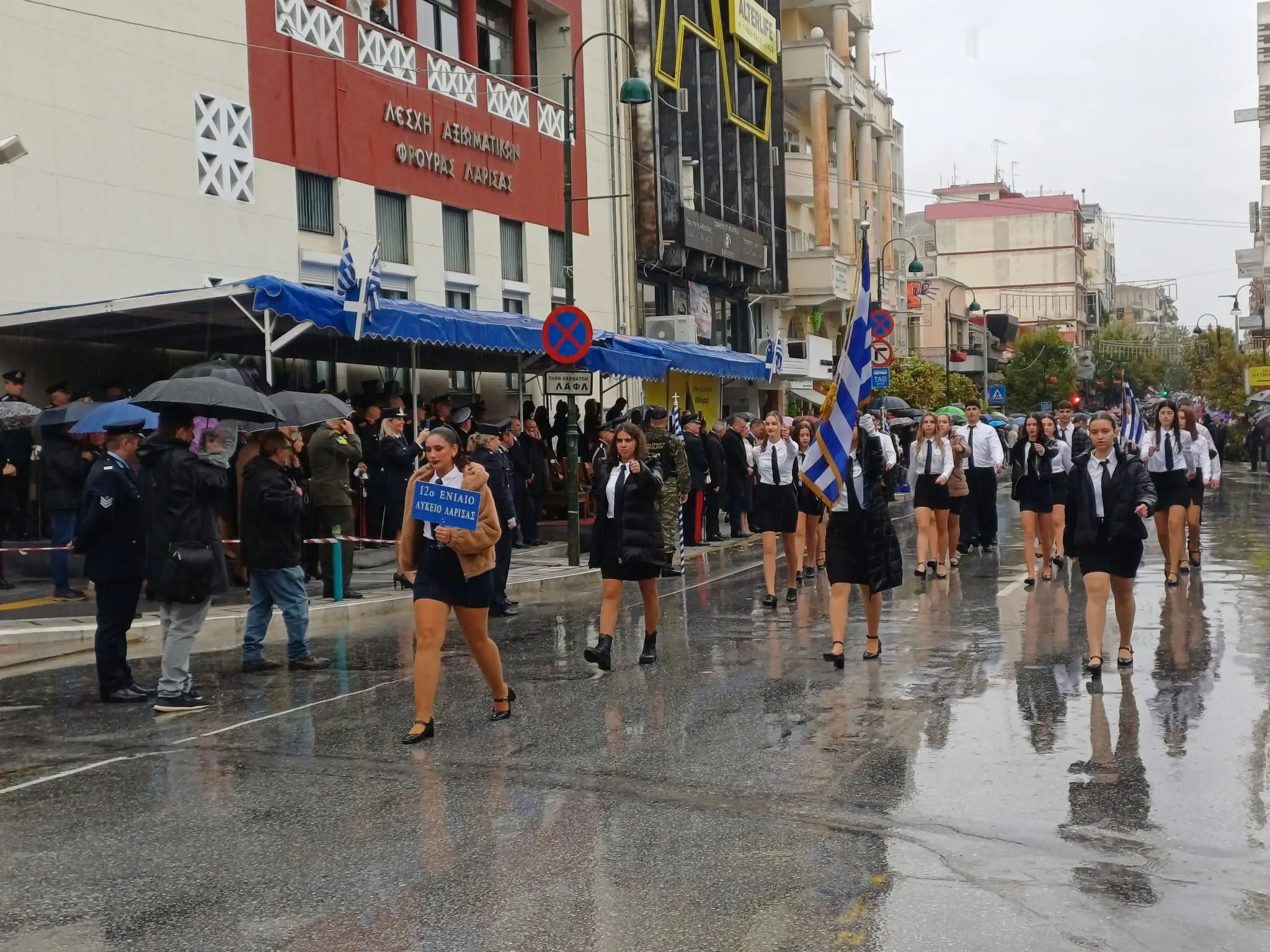 Μεγαλειώδης η μαθητική και στρατιωτική παρέλαση της Λάρισας για την 28η Οκτβρίου (φωτογραφίες και βίντεο)!
