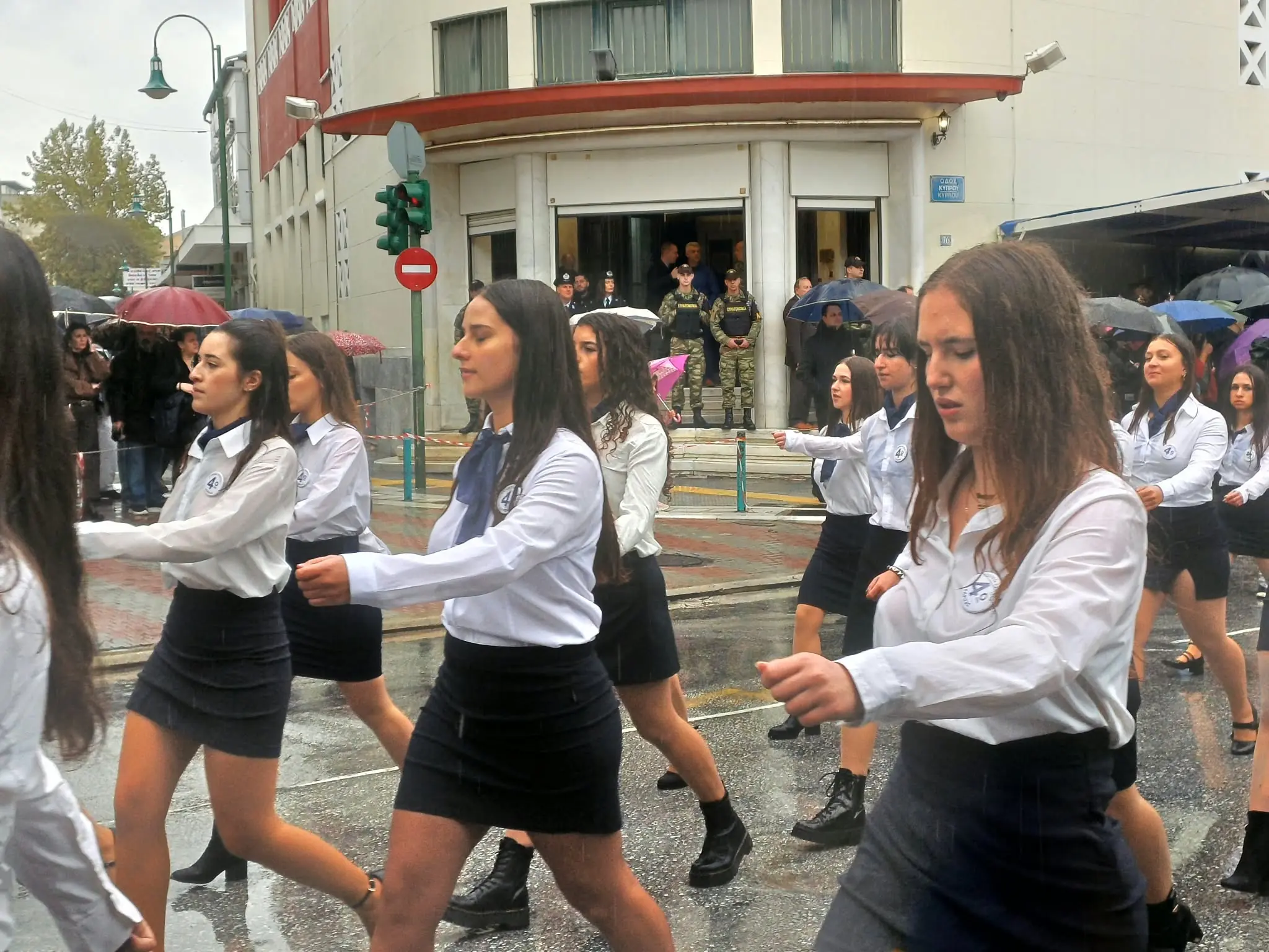 Μεγαλειώδης η μαθητική και στρατιωτική παρέλαση της Λάρισας για την 28η Οκτβρίου (φωτογραφίες και βίντεο)!
