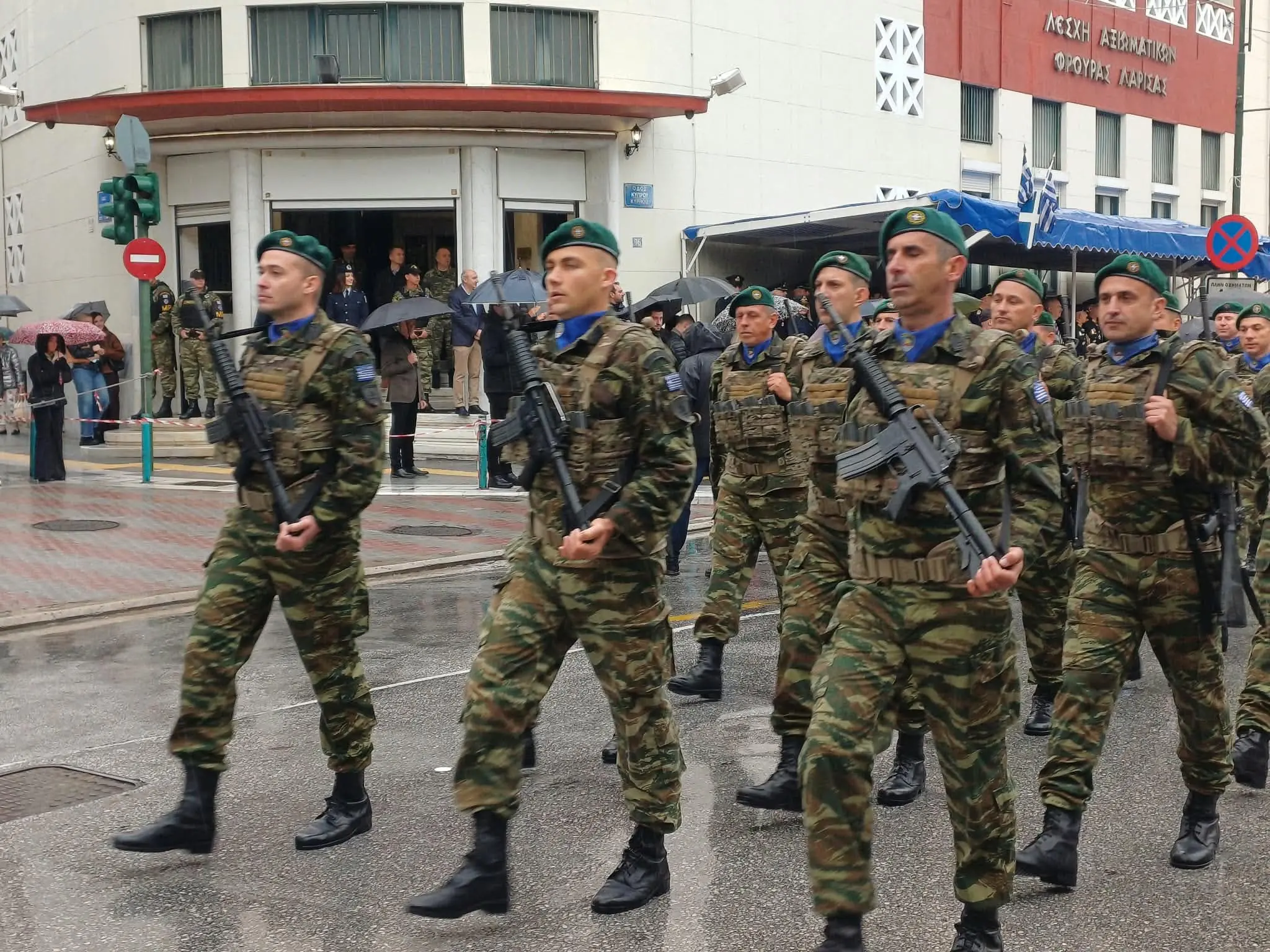 Μεγαλειώδης η μαθητική και στρατιωτική παρέλαση της Λάρισας για την 28η Οκτβρίου (φωτογραφίες και βίντεο)!