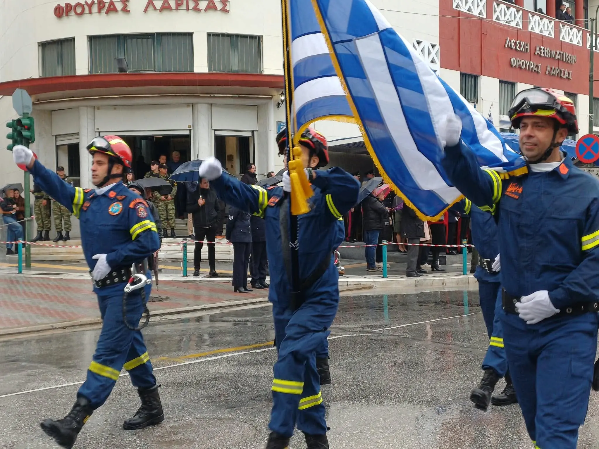 Μεγαλειώδης η μαθητική και στρατιωτική παρέλαση της Λάρισας για την 28η Οκτβρίου (φωτογραφίες και βίντεο)!