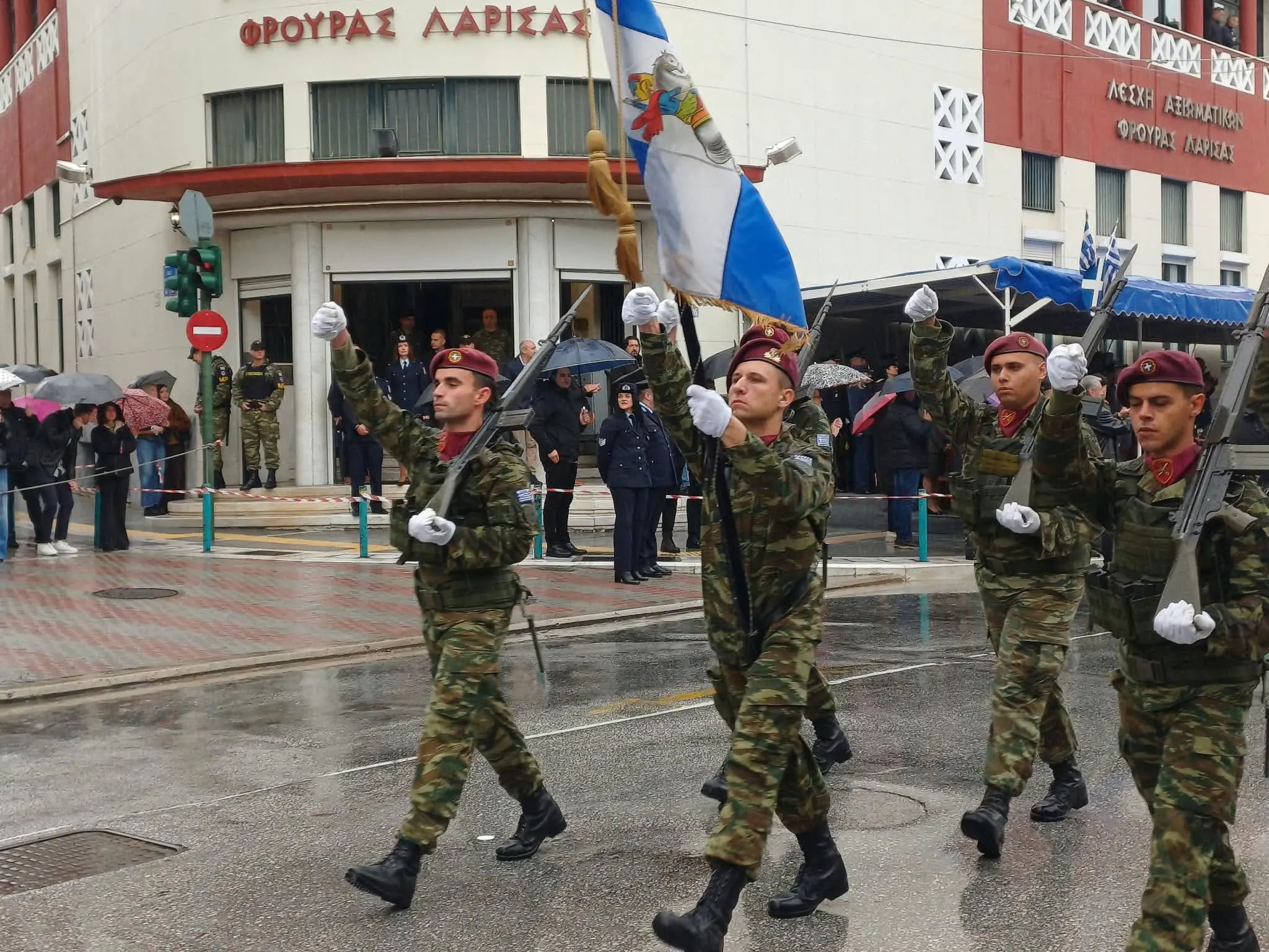 Μεγαλειώδης η μαθητική και στρατιωτική παρέλαση της Λάρισας για την 28η Οκτβρίου (φωτογραφίες και βίντεο)!