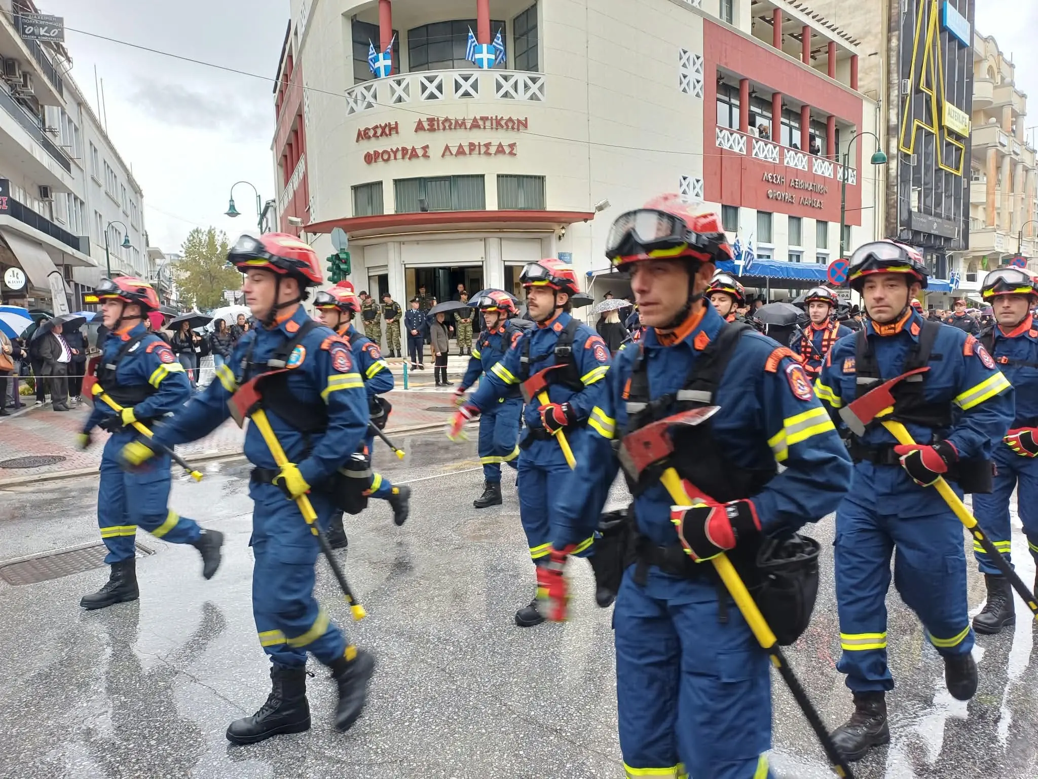 Μεγαλειώδης η μαθητική και στρατιωτική παρέλαση της Λάρισας για την 28η Οκτβρίου (φωτογραφίες και βίντεο)!