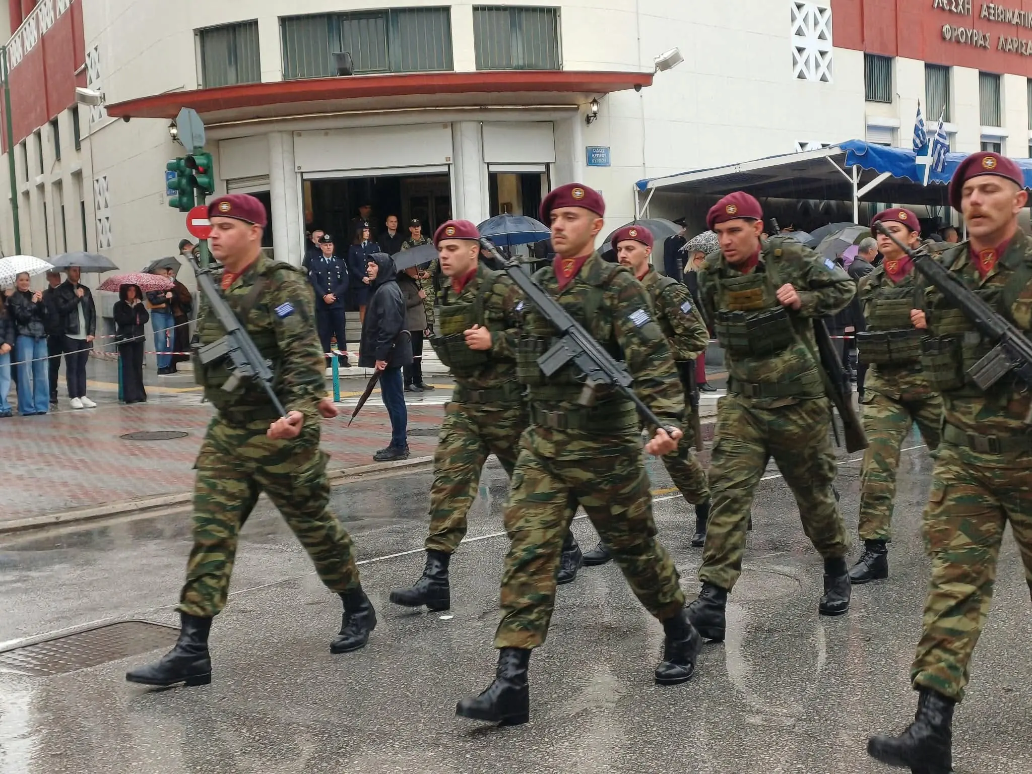 Μεγαλειώδης η μαθητική και στρατιωτική παρέλαση της Λάρισας για την 28η Οκτβρίου (φωτογραφίες και βίντεο)!