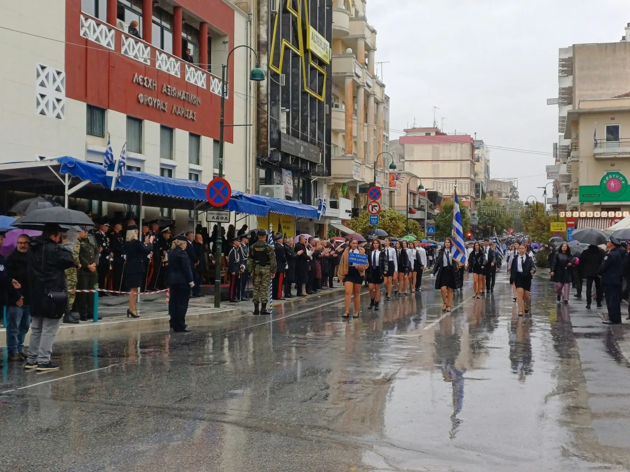 Μεγαλειώδης η μαθητική και στρατιωτική παρέλαση της Λάρισας για την 28η Οκτβρίου (φωτογραφίες και βίντεο)!