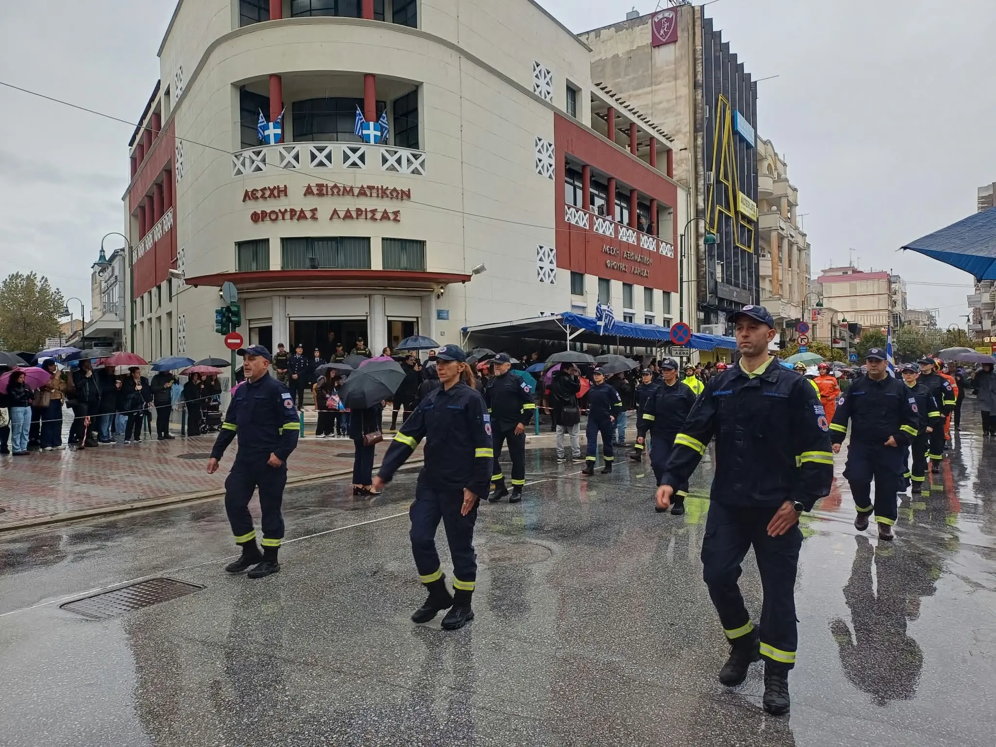 Μεγαλειώδης η μαθητική και στρατιωτική παρέλαση της Λάρισας για την 28η Οκτβρίου (φωτογραφίες και βίντεο)!