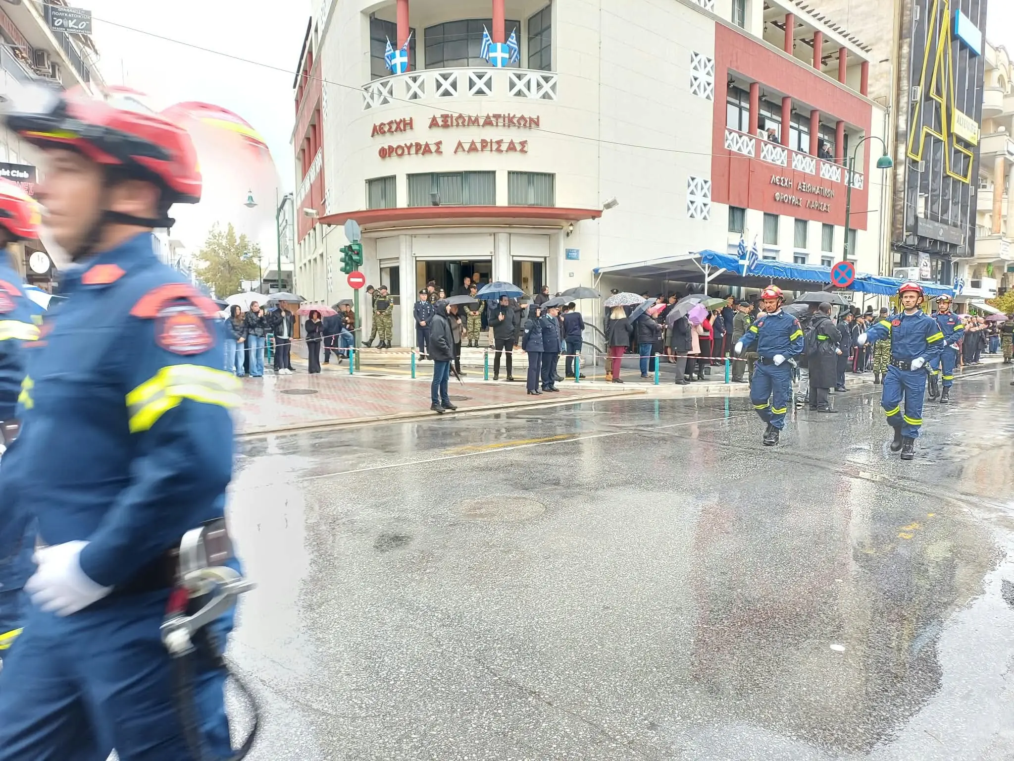 Μεγαλειώδης η μαθητική και στρατιωτική παρέλαση της Λάρισας για την 28η Οκτβρίου (φωτογραφίες και βίντεο)!