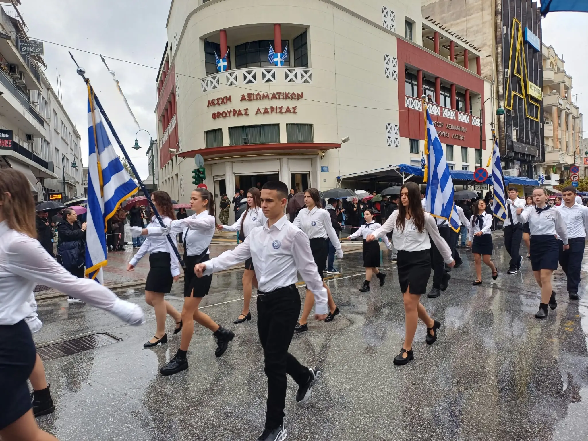 Μεγαλειώδης η μαθητική και στρατιωτική παρέλαση της Λάρισας για την 28η Οκτβρίου (φωτογραφίες και βίντεο)!