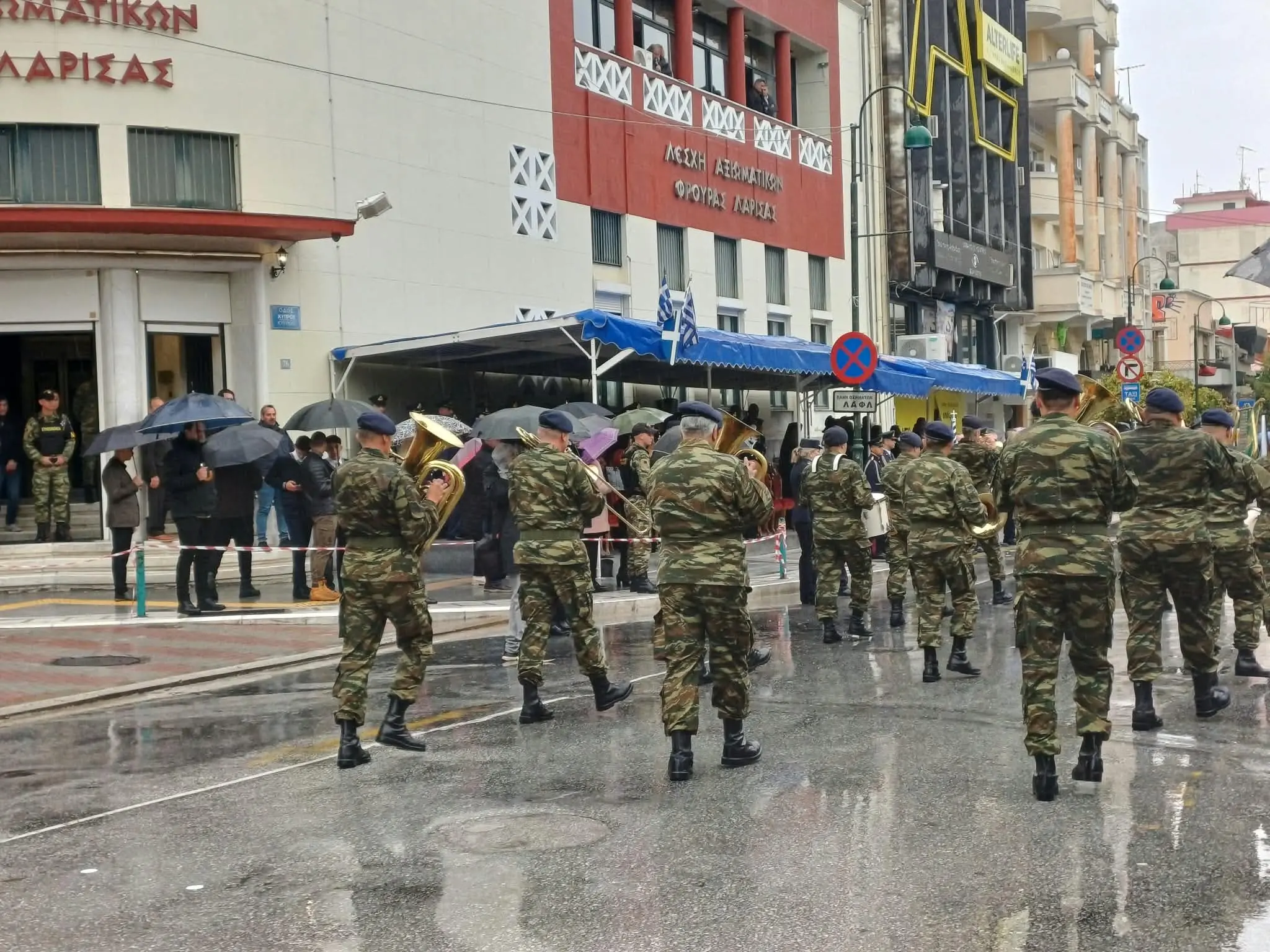 Μεγαλειώδης η μαθητική και στρατιωτική παρέλαση της Λάρισας για την 28η Οκτβρίου (φωτογραφίες και βίντεο)!