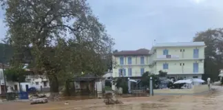 Μεγάλες πλημμύρες σε νότιο Πήλιο και Σκιάθο από την ισχυρή κακοκαιρία – Μήνυμα του 112: «Μεταβείτε σε υψηλότερους ορόφους» LarisaNew.gr - Ειδήσεις από τη Λάρισα και τη Θεσσαλία