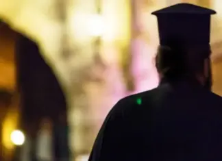 Ιερέας συνελήφθη για εκδικητική πορνογραφία μετά από καταγγελία Λαρισαίας