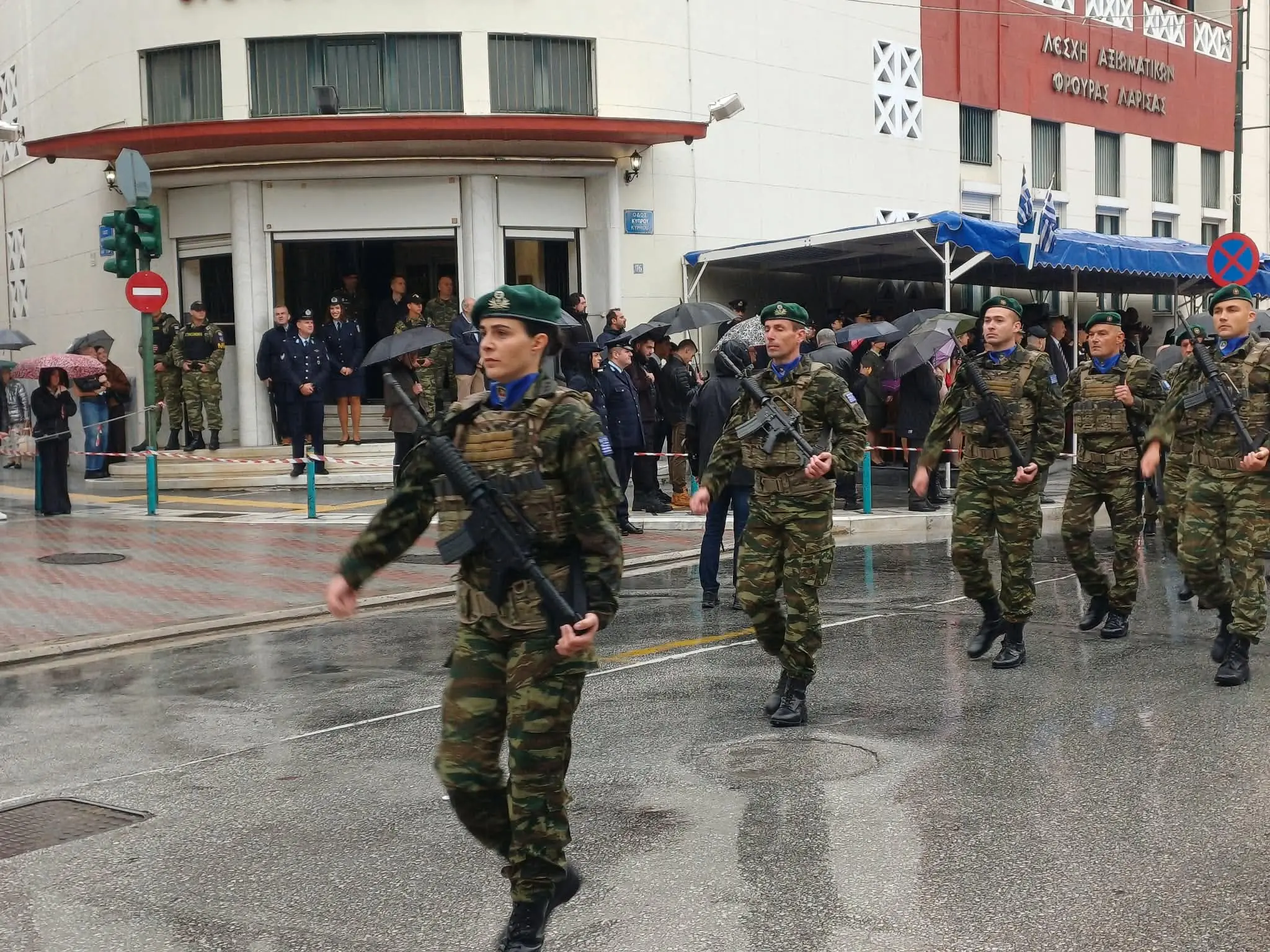 Μεγαλειώδης η μαθητική και στρατιωτική παρέλαση της Λάρισας για την 28η Οκτβρίου (φωτογραφίες και βίντεο)!