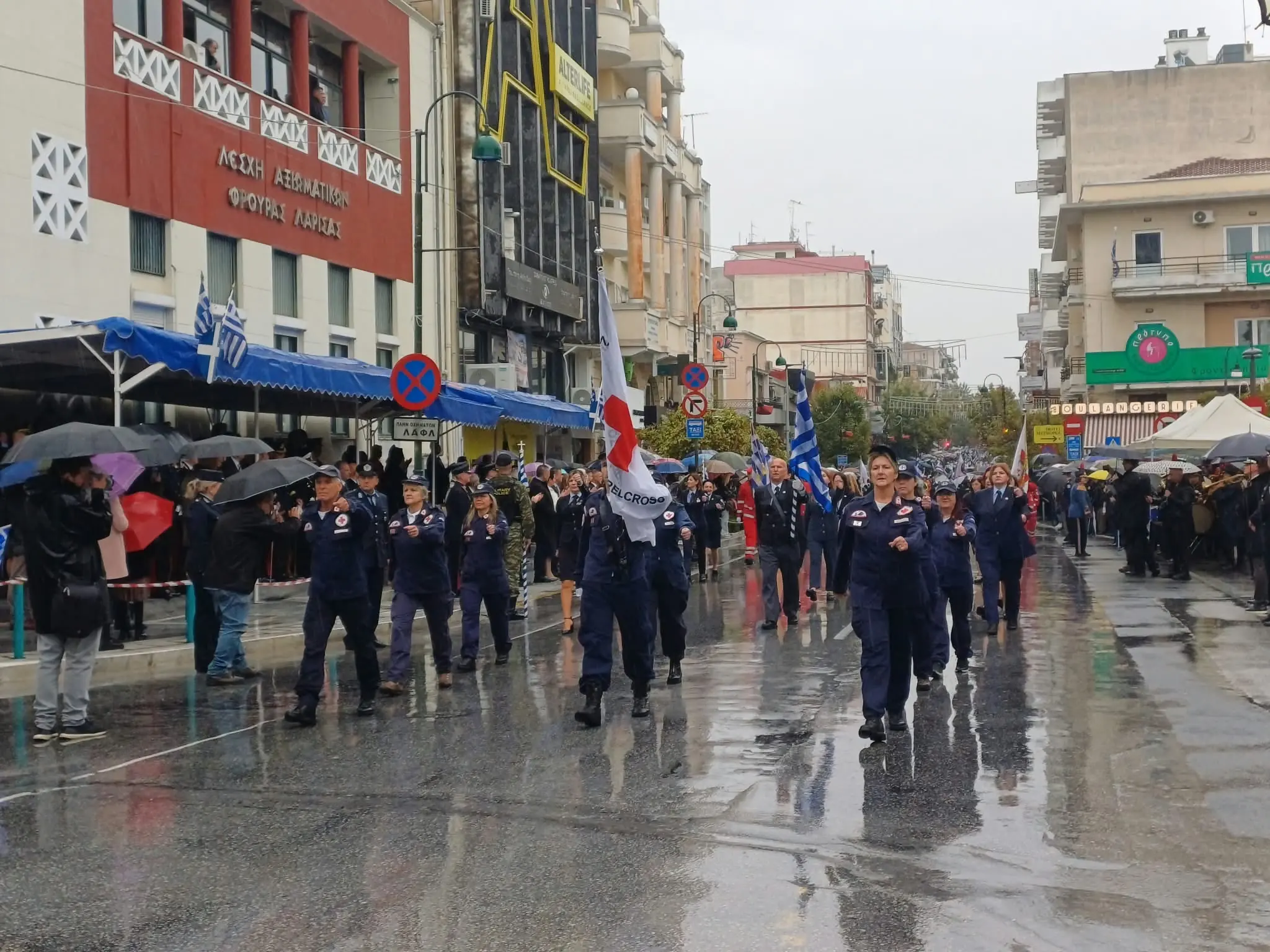Μεγαλειώδης η μαθητική και στρατιωτική παρέλαση της Λάρισας για την 28η Οκτβρίου (φωτογραφίες και βίντεο)!