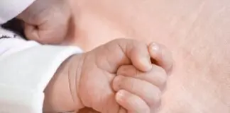 Φρίκη με κατά συρροή παιδόφιλο που δρούσε επί 20 χρόνια: Είχε ρίξει βότκα στο μπιμπερό βρέφους πριν το κακοποιήσει σεξουαλικά