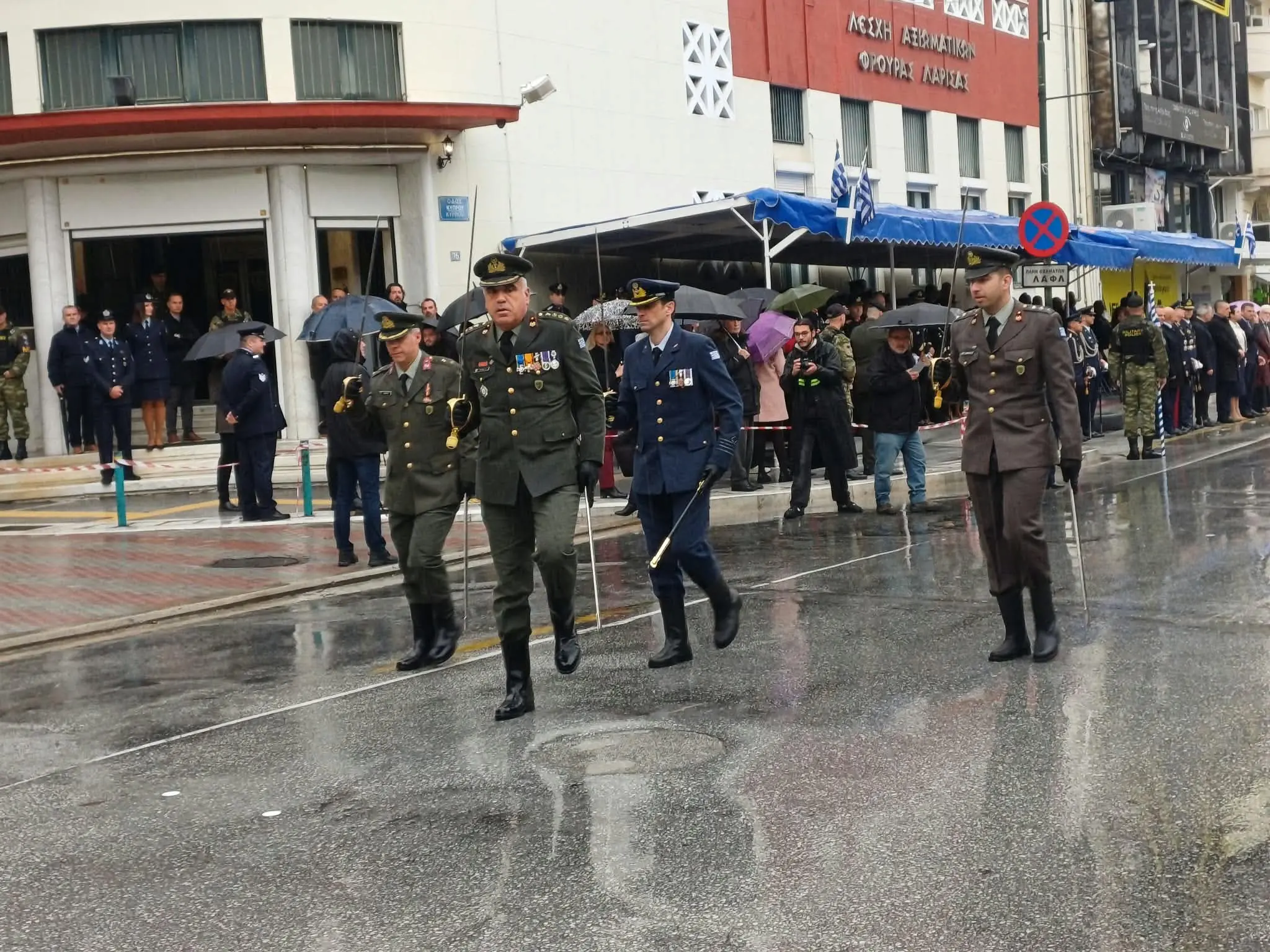 Μεγαλειώδης η μαθητική και στρατιωτική παρέλαση της Λάρισας για την 28η Οκτβρίου (φωτογραφίες και βίντεο)!