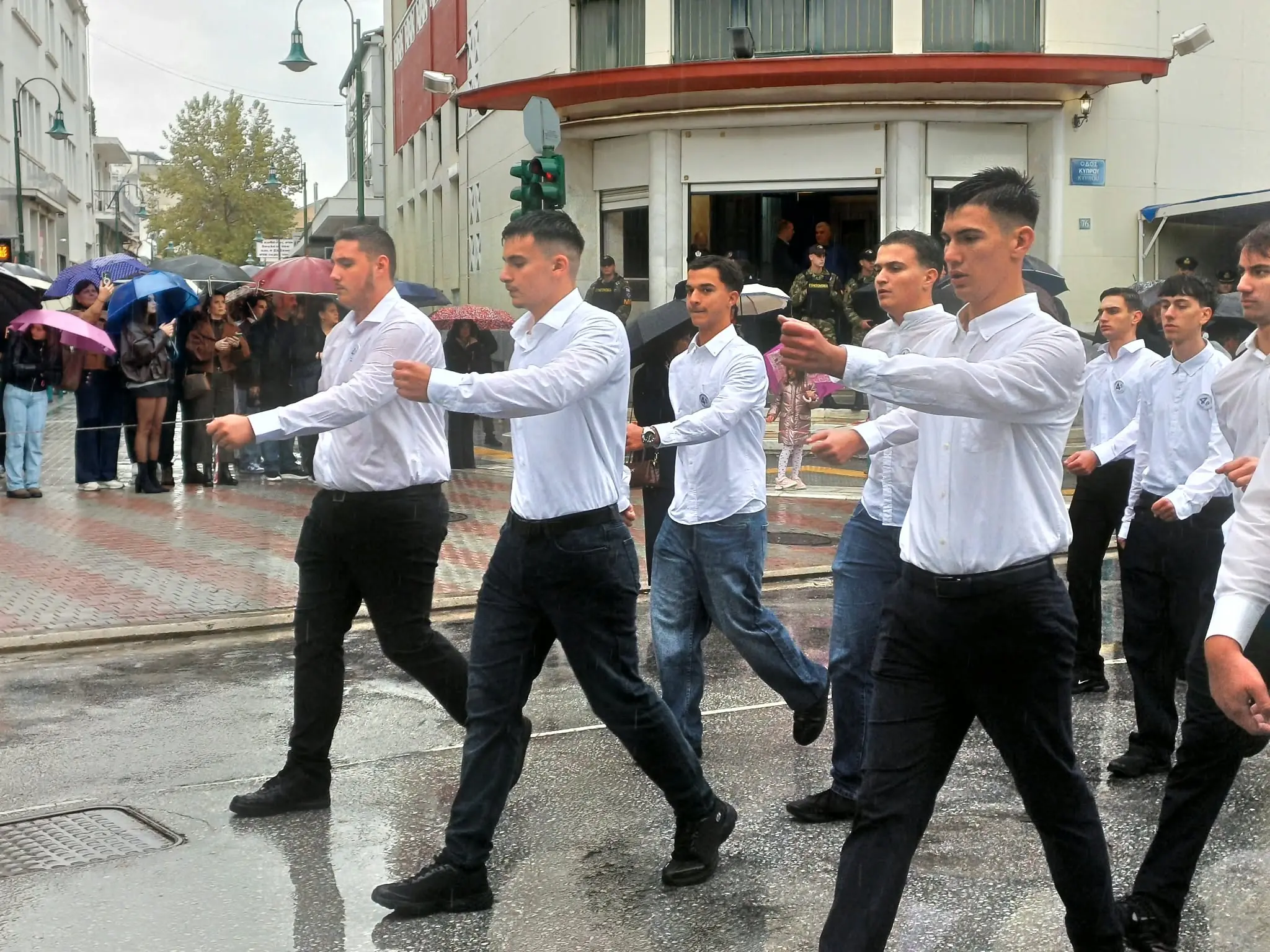 Μεγαλειώδης η μαθητική και στρατιωτική παρέλαση της Λάρισας για την 28η Οκτβρίου (φωτογραφίες και βίντεο)!