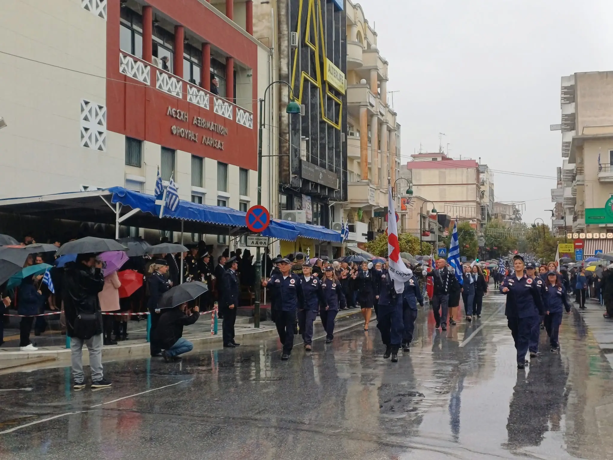 Μεγαλειώδης η μαθητική και στρατιωτική παρέλαση της Λάρισας για την 28η Οκτβρίου (φωτογραφίες και βίντεο)!