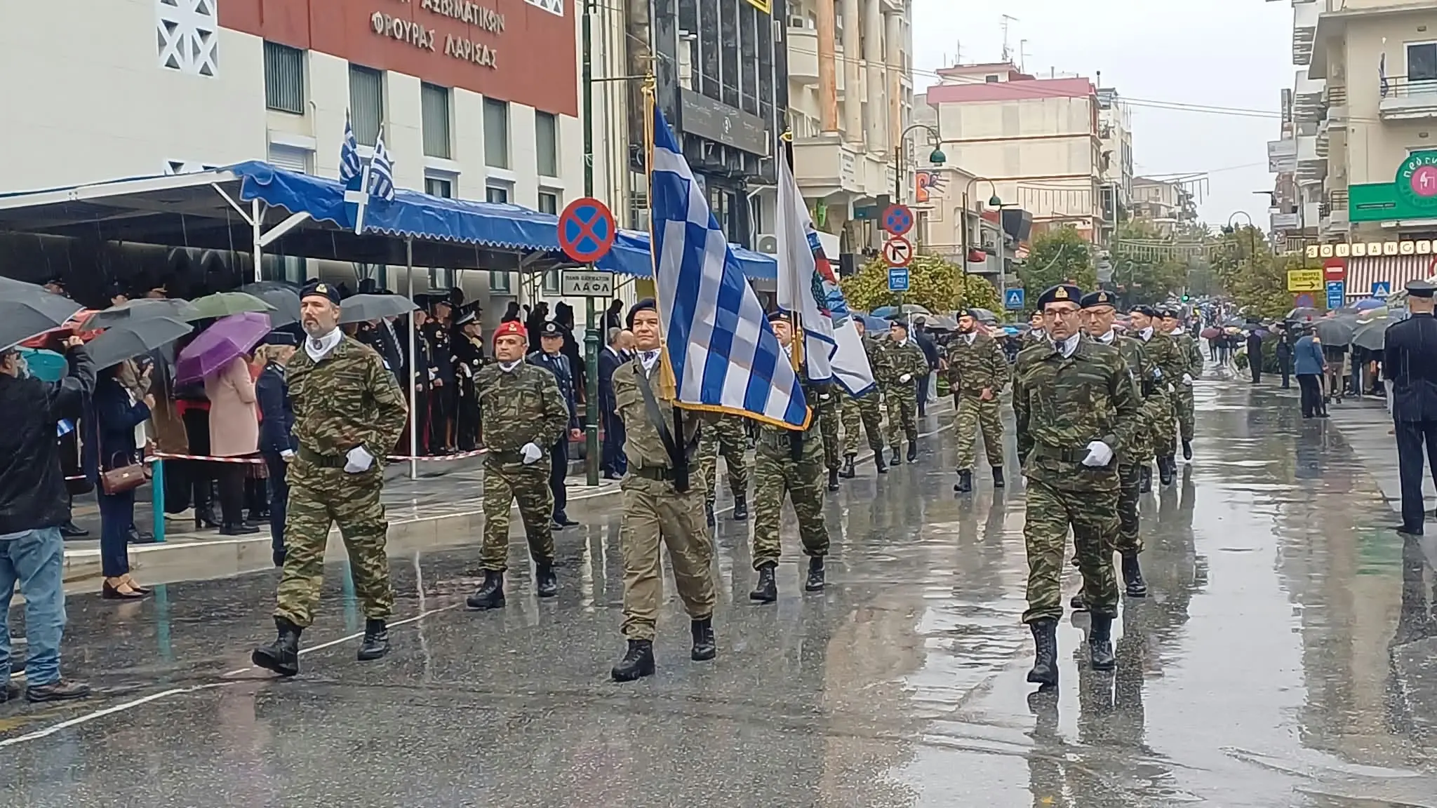 Μεγαλειώδης η μαθητική και στρατιωτική παρέλαση της Λάρισας για την 28η Οκτβρίου (φωτογραφίες και βίντεο)!