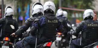 Λάρισα: Άγρια καταδίωξη από την αστυνομία για κλέφτες – Εγκατέλειψαν αυτοκίνητο και κλοπιμαία και έτρεξαν…