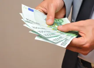 Ποιοι παίρνουν το επίδομα 400 ευρώ ακόμα και αν δεν έχουν «κλείσει» τα 65