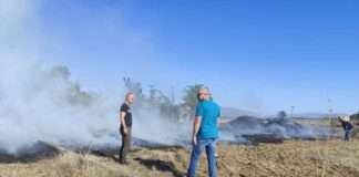 Ζητούν υπογείωση καλωδίων σε χωριό της Λάρισας – Οι φωτιές απειλούν τα σπίτια τους