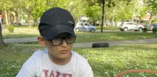 Λάρισα: Ο μικρός Στέφανος που νίκησε τις δυσκολίες γίνεται σημαιοφόρος με τη μητέρα του στο πλευρό του LarisaNew.gr - Ειδήσεις από τη Λάρισα και τη Θεσσαλία