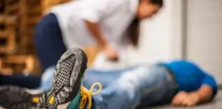 Λάρισα: Λιποθύμησε μέσα σε κατάστημα, μάτωσε, χρειάστηκε ασθενοφόρο, αλλά δεν υπήρχε – Ήταν όλα στην έκρηξη του συνεργείου