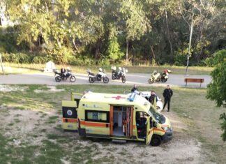 Λάρισα: Συναγερμός σε ΕΚΑΒ και αστυνομία για άτομο χωρίς τις αισθήσεις του στο Αλκαζάρ (φωτογραφίες)