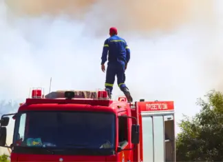 Συναγερμός στη Χάλκη: Πυρκαγιά ξέσπασε σε φορτηγό!