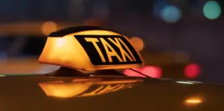 Δάγκωσε την οδηγό ταξί, της έκοψε το αυτί και την κυνηγούσε στον δρόμο