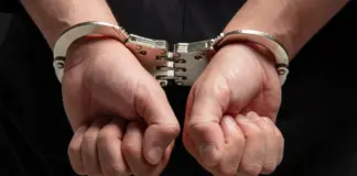Μεθυσμένος οδηγός απείλησε με μαχαίρι αστυνομικούς μετά από τροχαίο